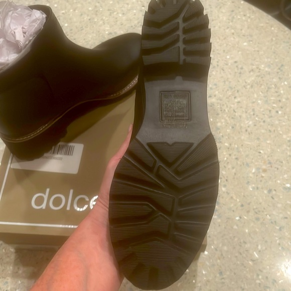 Black leather “Chelsea” ankle boot. Lug sole. Size 10. Worn once. - Picture 4 of 5